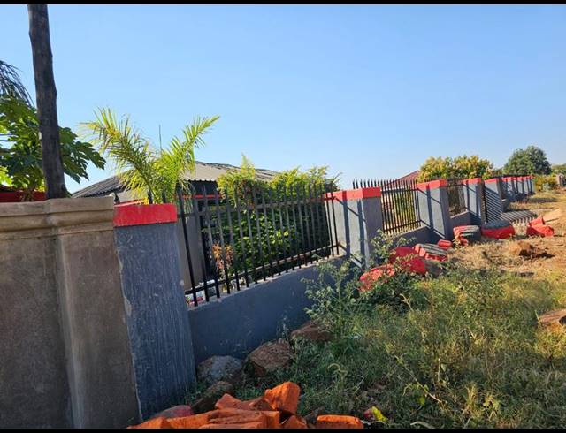 2 BEDROOM HOUSE FOR SALE IN MAKHUVHA